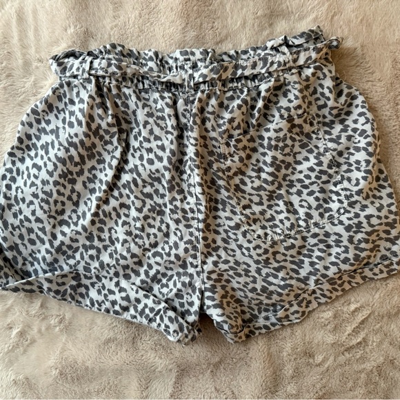 2/$20 ✨Aerie Glacier Gray Paperbag Tie Short Leopard Print Size M - Picture 6 of 7